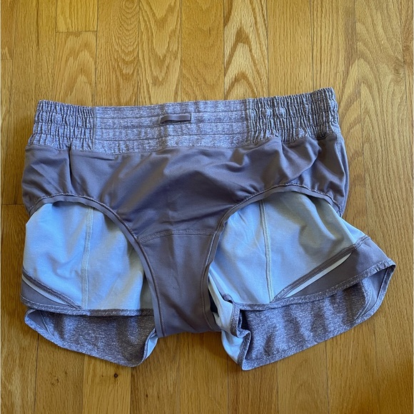 Lululemon High-Waisted 2.5” Hotty Hot Shorts - Picture 7 of 7